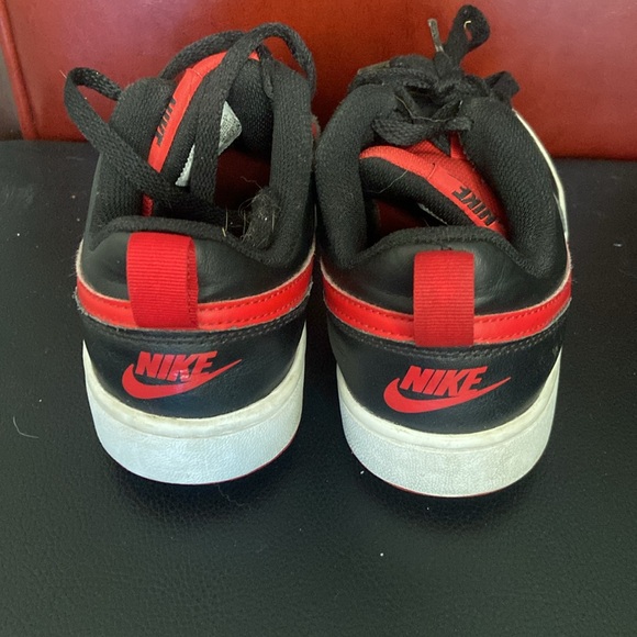 Nike Court Borough - Low top. Classic style with awesome black and red trim! - Picture 3 of 6